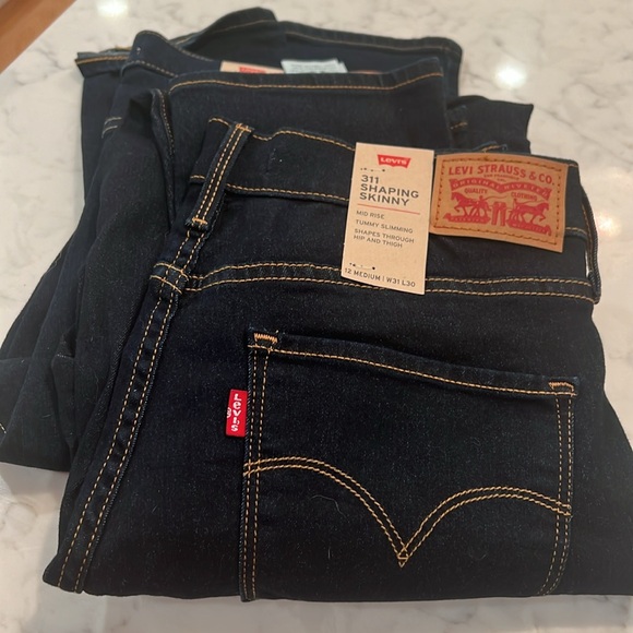 Two pairs of Levi Shaping Skinny Jeans size 12/W30 - Picture 3 of 3